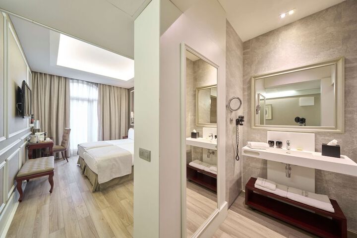 Room 25 of 84