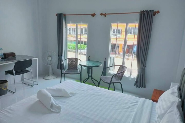 Room 4 of 12