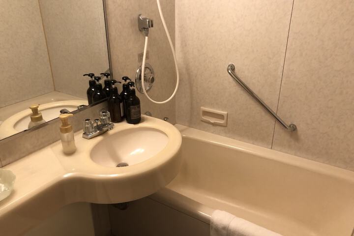 Room 22 of 38