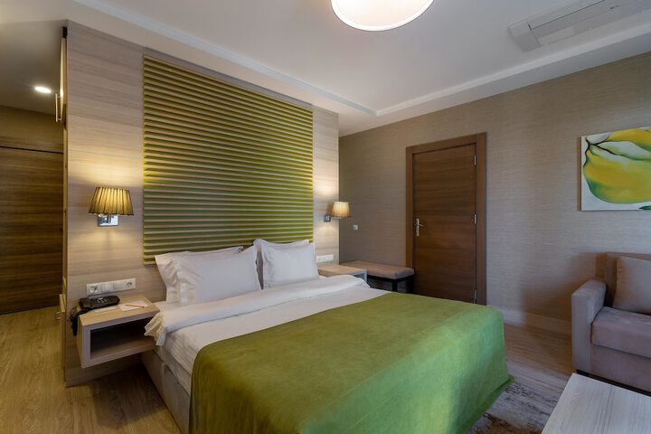 Room 49 of 273