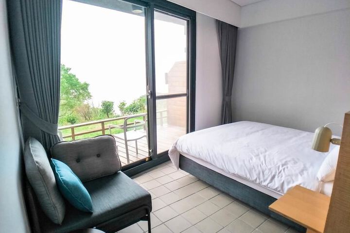 Room 4 of 30