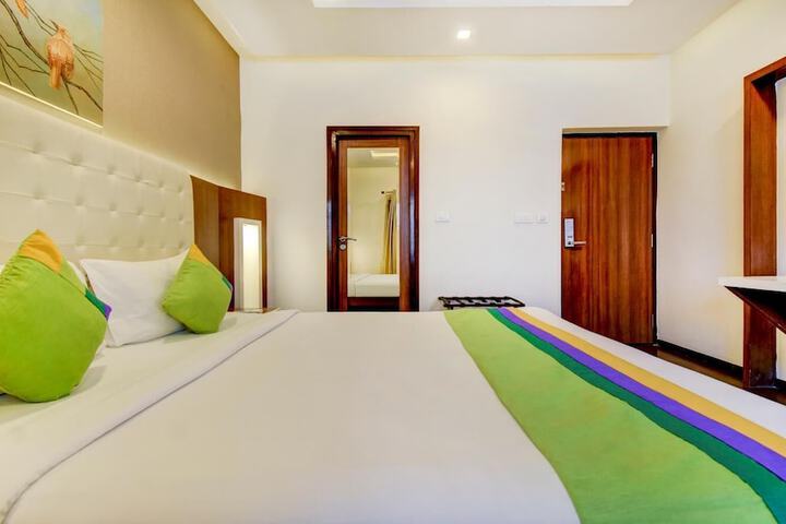 Room 32 of 51