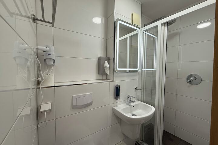 Room 17 of 21