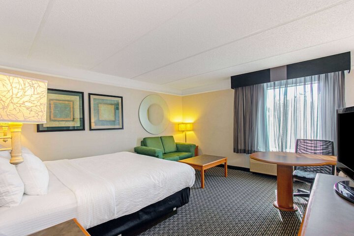 1 King Bed Deluxe Room (12 of 23)