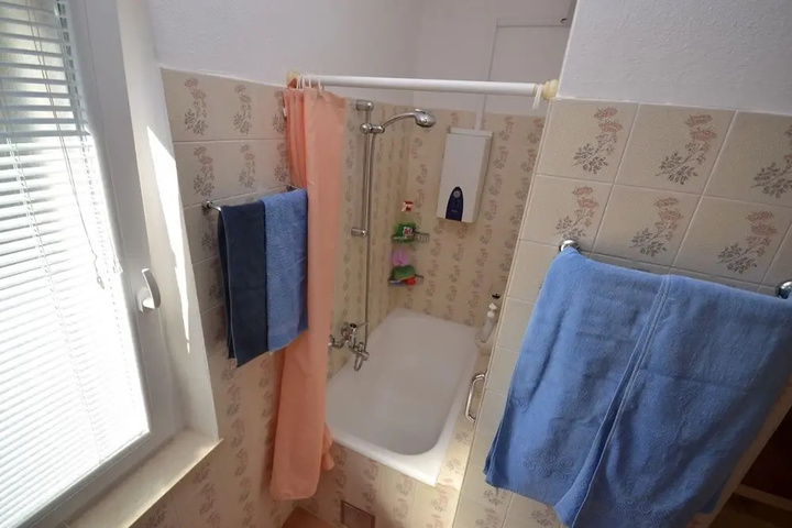 Room 8 of 20