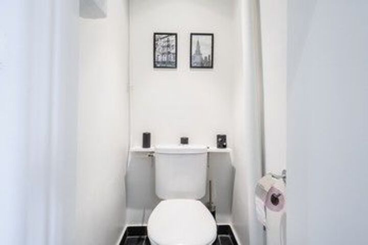 Room 7 of 18