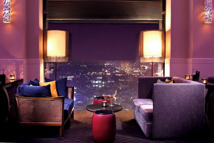 Lounge 88 of 107