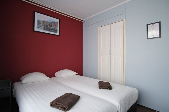 Room 68 of 82