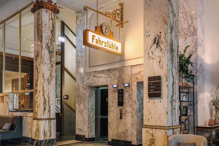 Entrance & Lobby