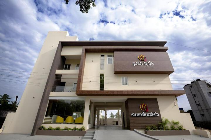 Ponnis Hotel