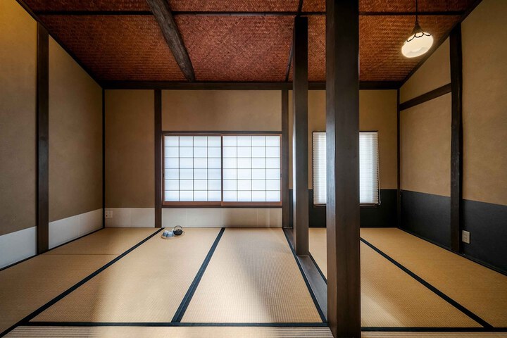 Room 2 of 36