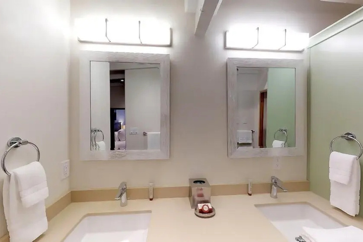 Room 7 of 14