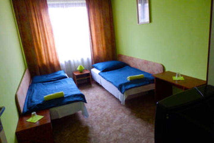 Room 6 of 10