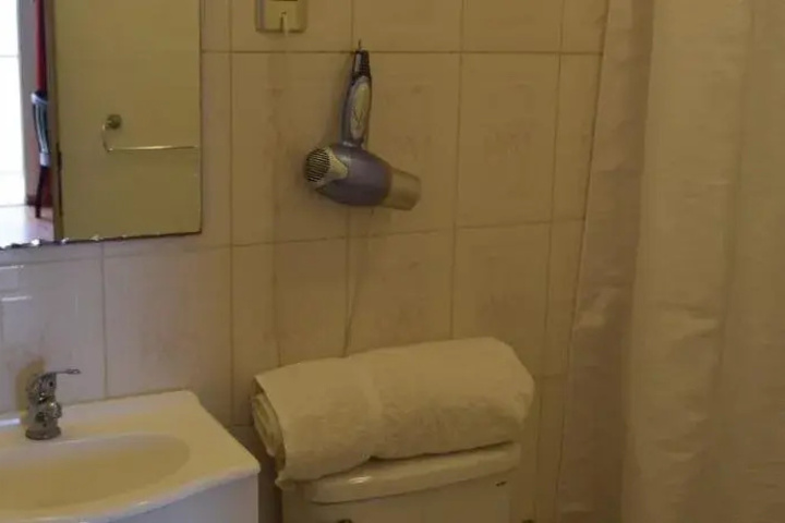 Room 9 of 18