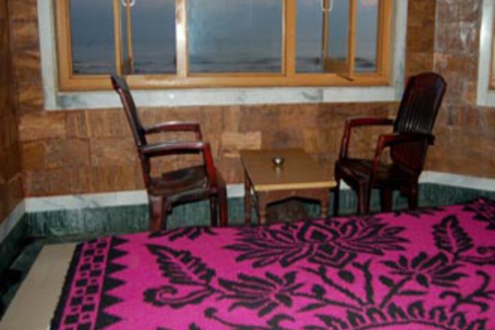 HOTEL LEO CASTLE