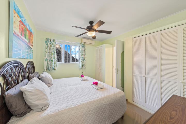 Room 52 of 175