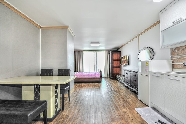 Room 4 of 37