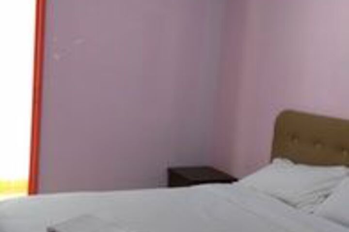 Room 11 of 27