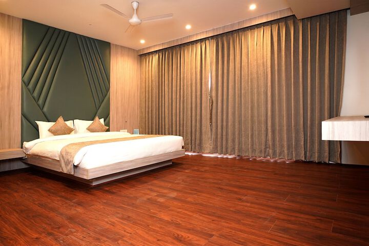 Room 35 of 73