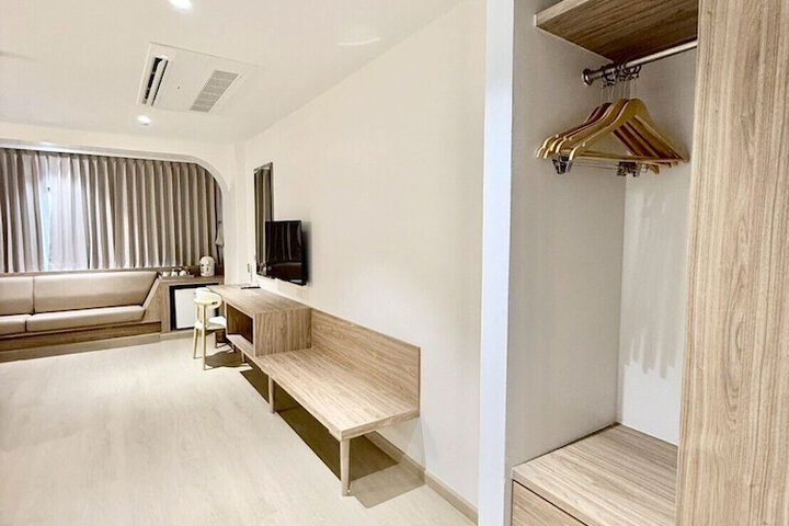 Room 52 of 183
