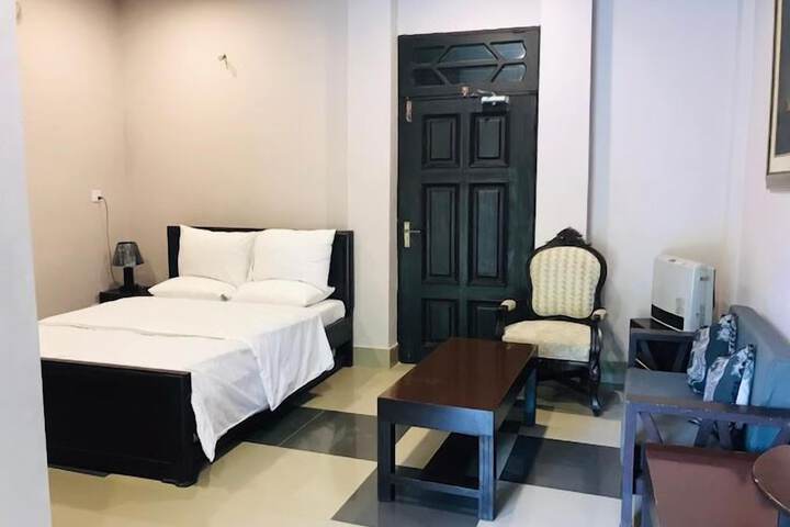 Room 3 of 8