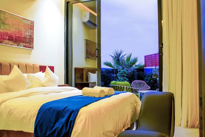Room 2 of 178