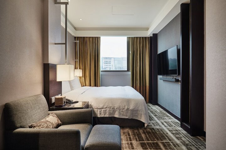 Room 5 of 28