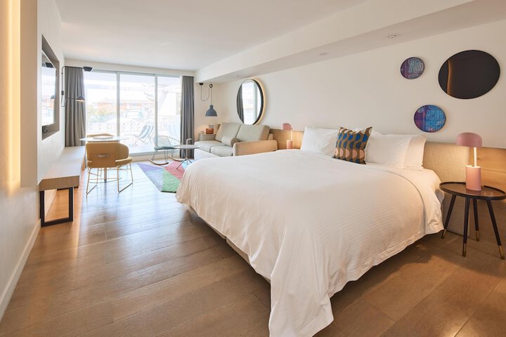 Room 15 of 33