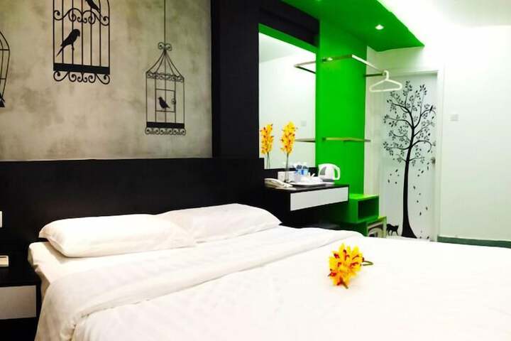 Room 14 of 37