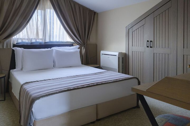Room 42 of 107