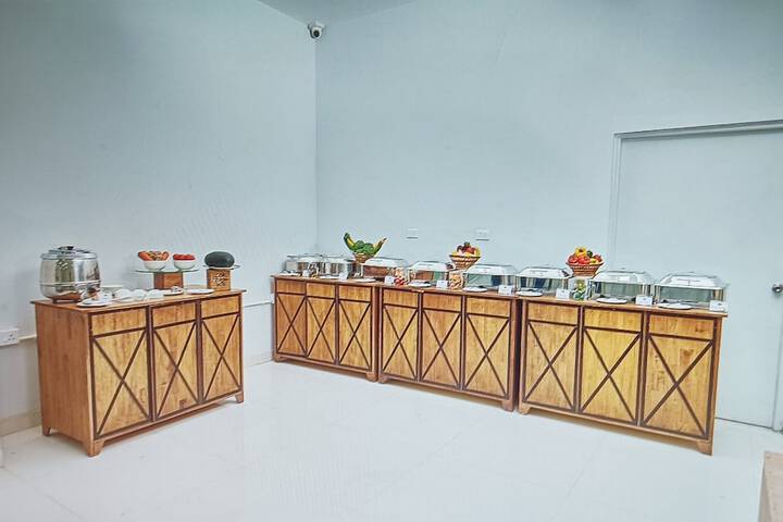 Dining 8 of 10