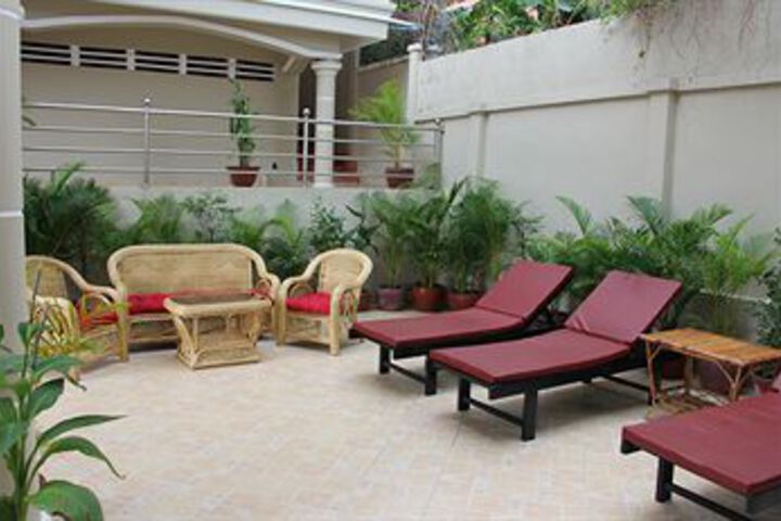 Lounge 47 of 68