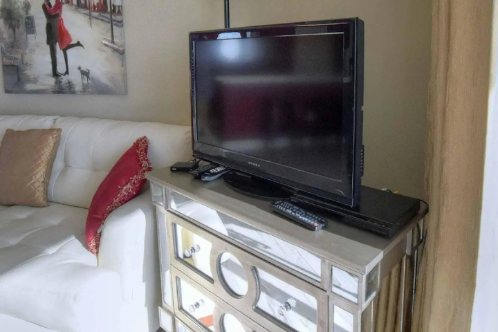 Room 4 of 16