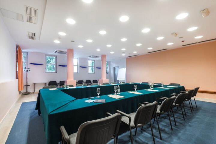 Business Center 59 of 73