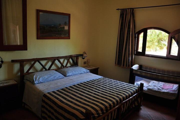 Room 2 of 6