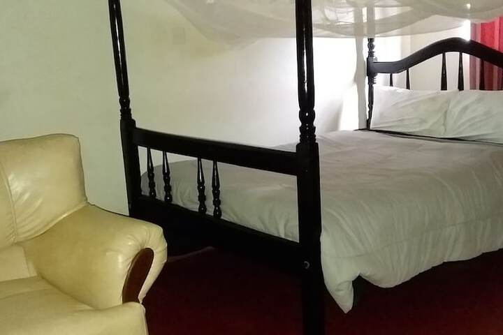 Room 6 of 33