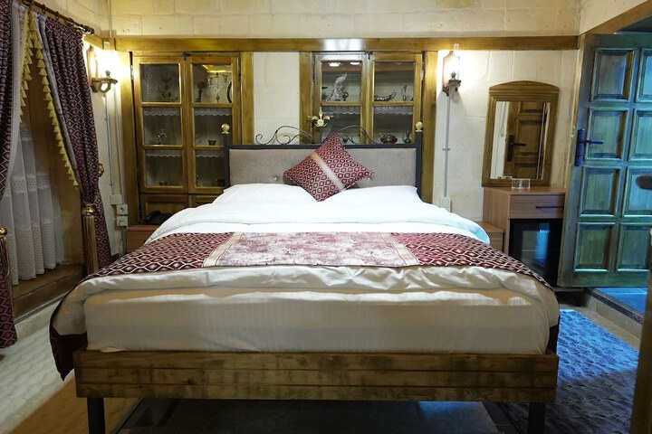 Room 5 of 23