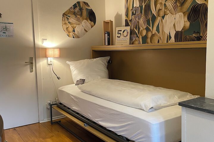 Room 10 of 46