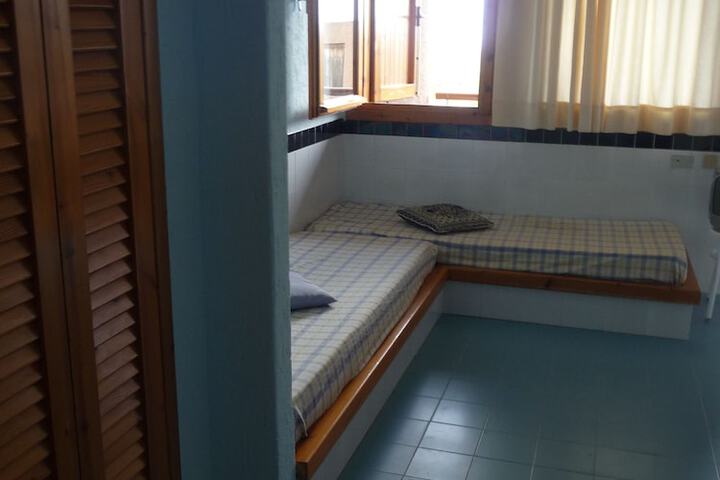 Room 3 of 33