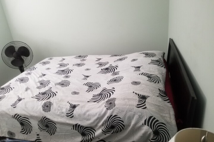 Room 6 of 10