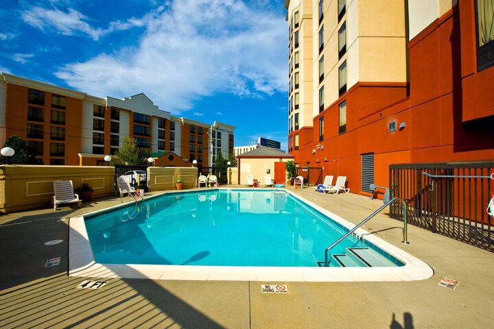 Pool 21 of 28