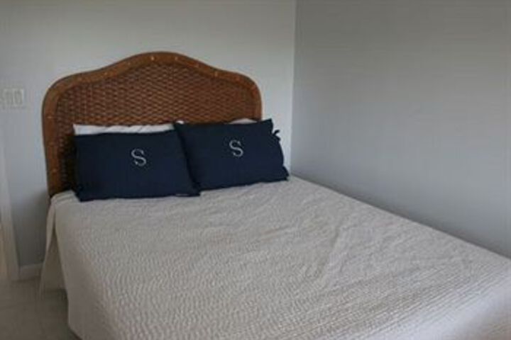 Room 9 of 32