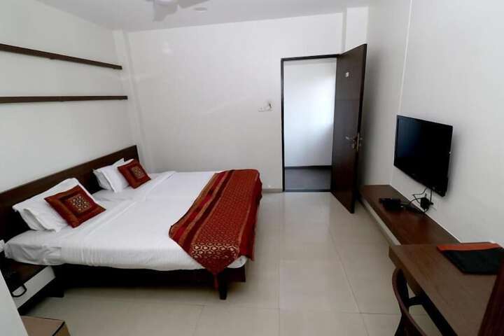 Room 6 of 32