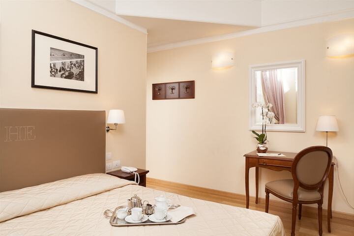 Room 9 of 62
