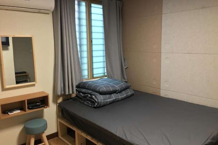 Room 6 of 19