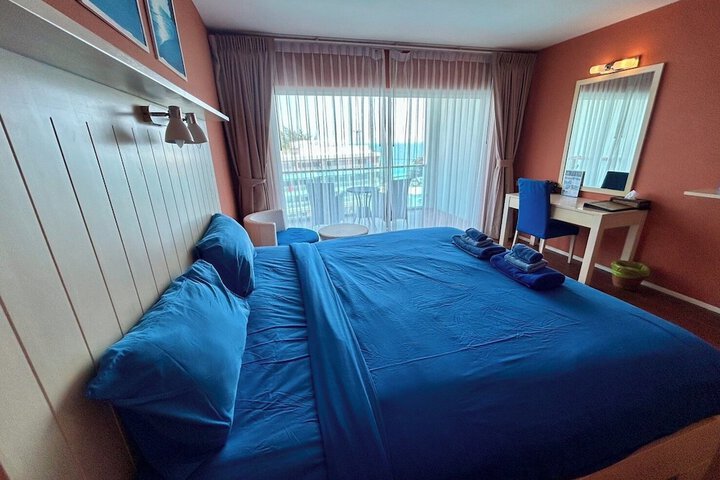 Room 14 of 104