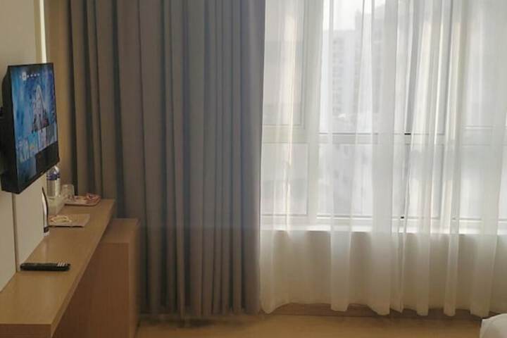 Room 8 of 74