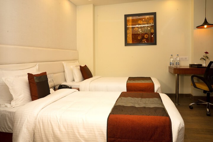 Room 15 of 37