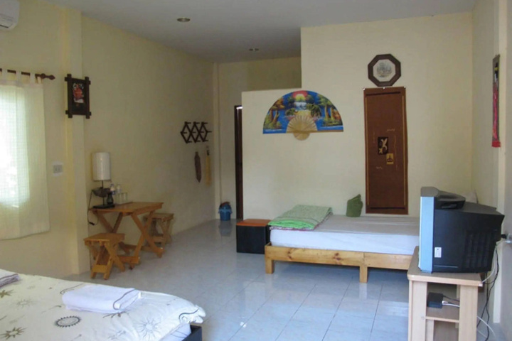 Room 6 of 11