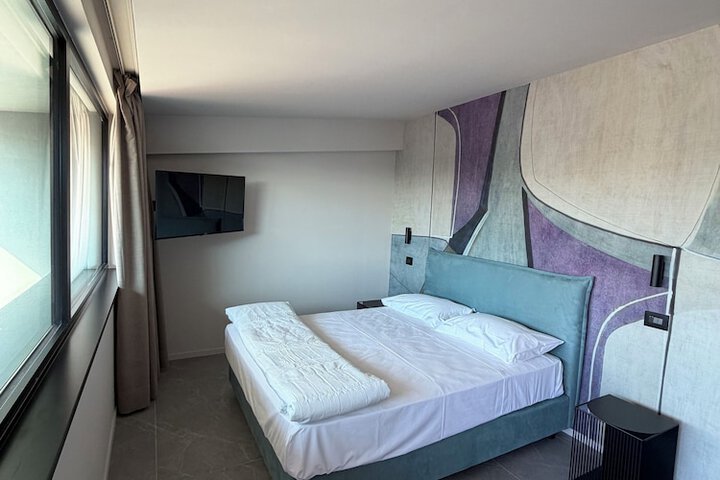 Room 8 of 54
